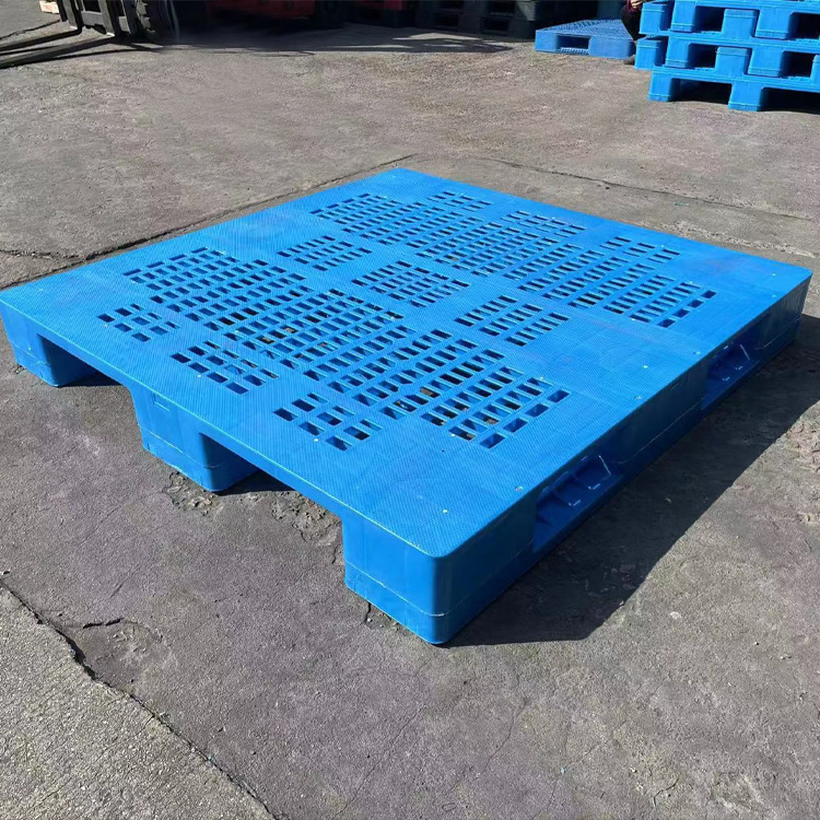 怎么辨別塑料托盤出現(xiàn)老化的特征？